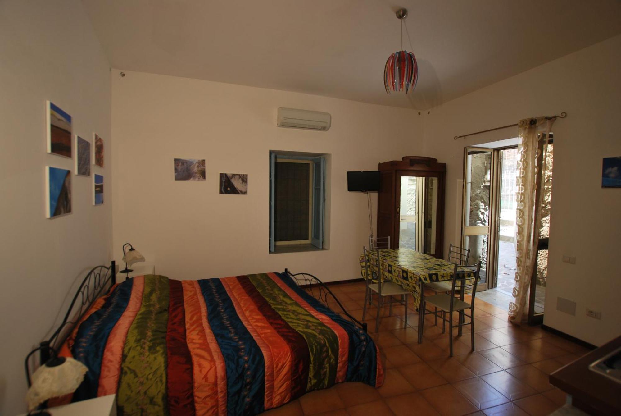 Vulcanoconsult Appartamenti Spiaggia Città di Lipari Camera foto