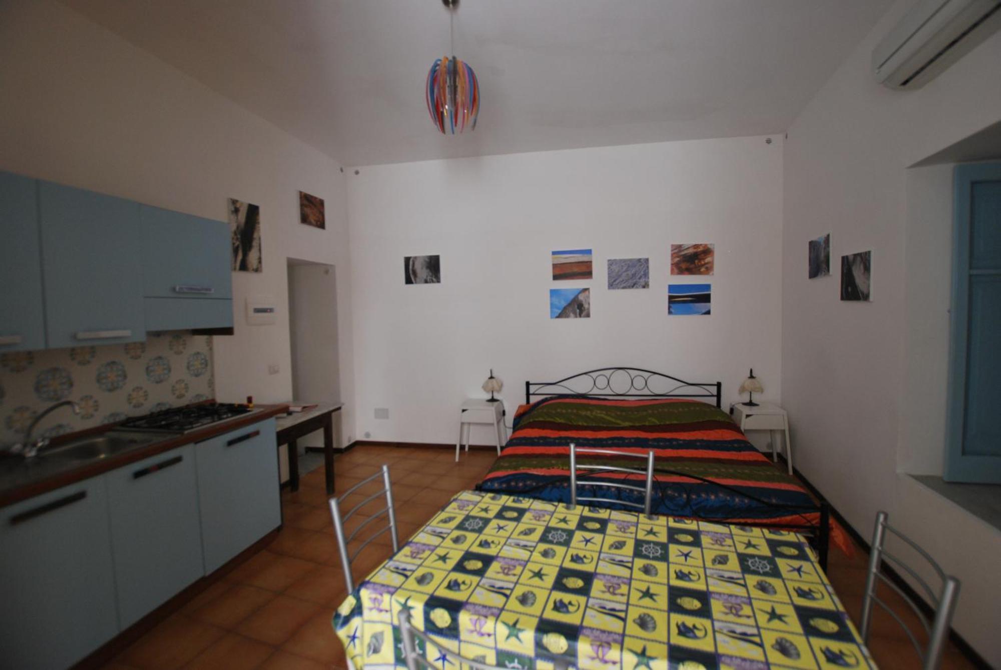Vulcanoconsult Appartamenti Spiaggia Città di Lipari Camera foto